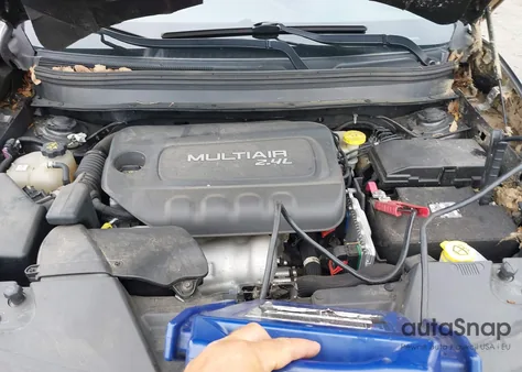 2015 Jeep Cherokee Latitude z USA, uszkodzony, nr VIN 1C4PJLCB8FW516784